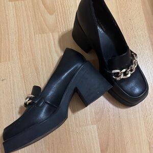 Black block heels with chain